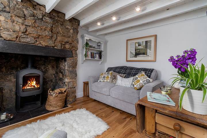 Log cabin for 2 people, with terrace and garden, with pets on the Isle of Anglesey