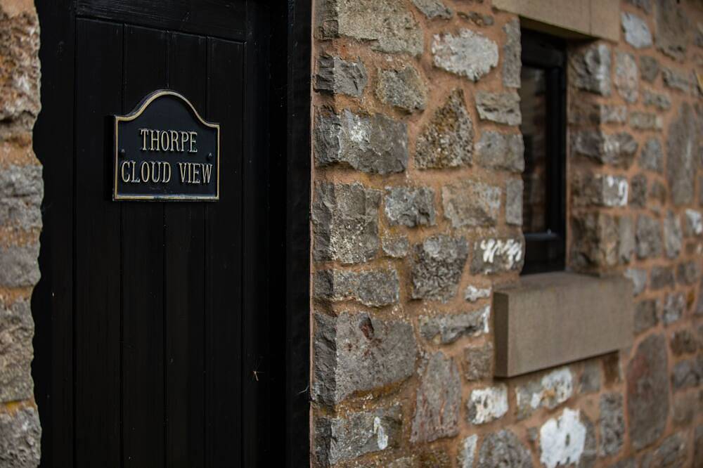 5* Detached Stone Cottage with a Private Indoor Pool (Not Shared) in Thorpe (Derbyshire), Derbyshire