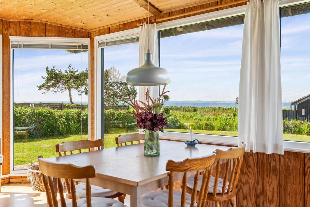 Älteres, gemütliches Ferienhaus mit Panoramablick auf die Aarhus-Bucht, nahe dem Sandstrand in Skødshoved, Knebel