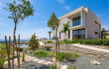 Ferienhaus für 10 Personen, mit Sauna und Pool sowie Garten und Terrasse auf Rab