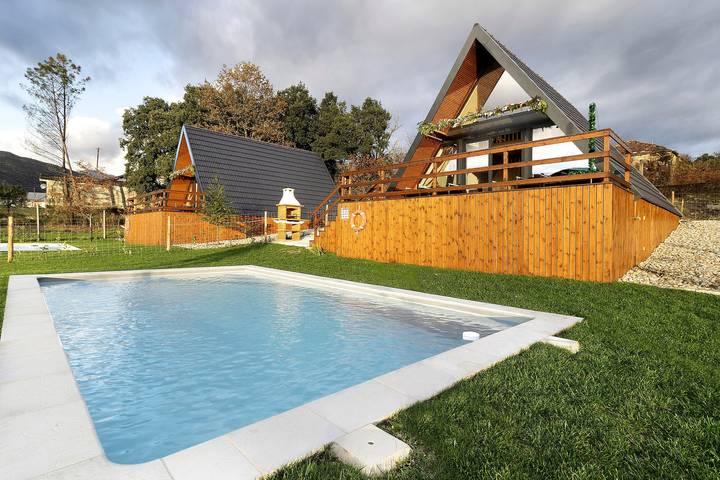 Casa rural para 6 personas, con vistas al lago y jardín, Se admiten mascotas en Ponte da Barca