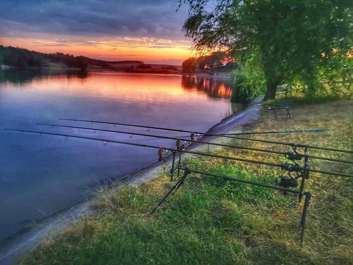 Gîte pour 2 personnes, avec jardin et terrasse ainsi que vue sur le lac et vue dans Giurgiu