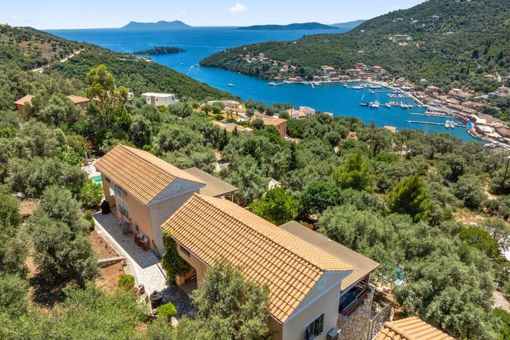 Villa with pool for 14 people, with pool and garden as well as balcony, child-friendly in Lefkada
