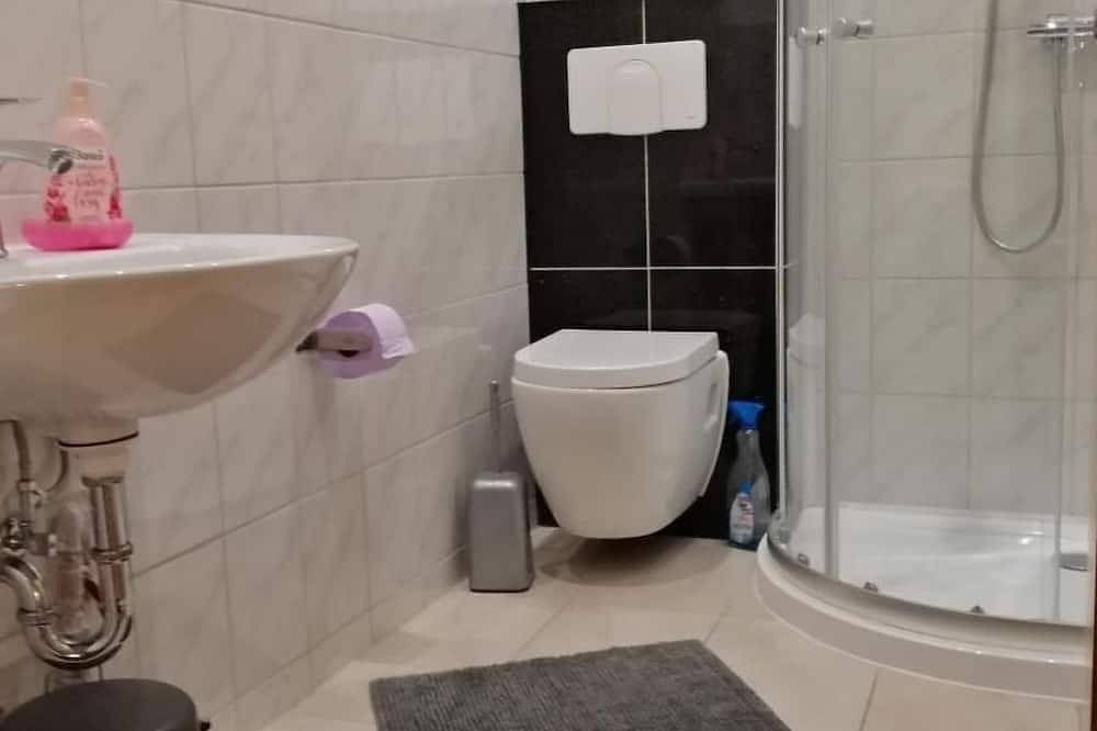 Ganze Wohnung, Helle Ferienwohnung in Mehren mit Eigenem Garten in Mehren, Vulkaneifel
