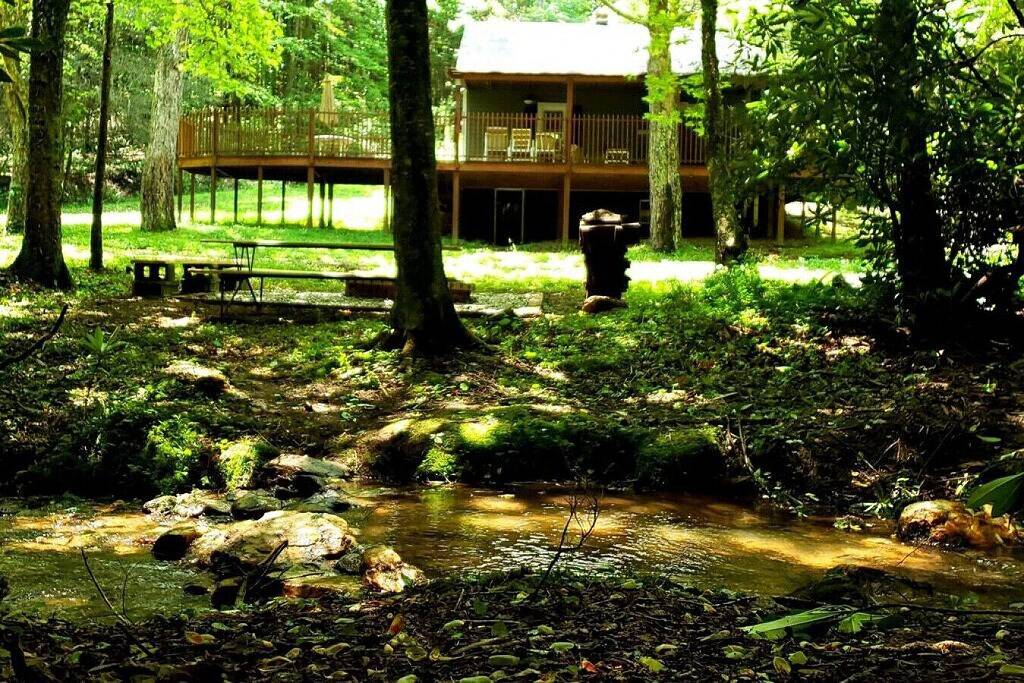 Abseits der ausgetretenen Pfade bei Buffalo Mountain Getaway in Blue Ridge Parkway, Floyd County