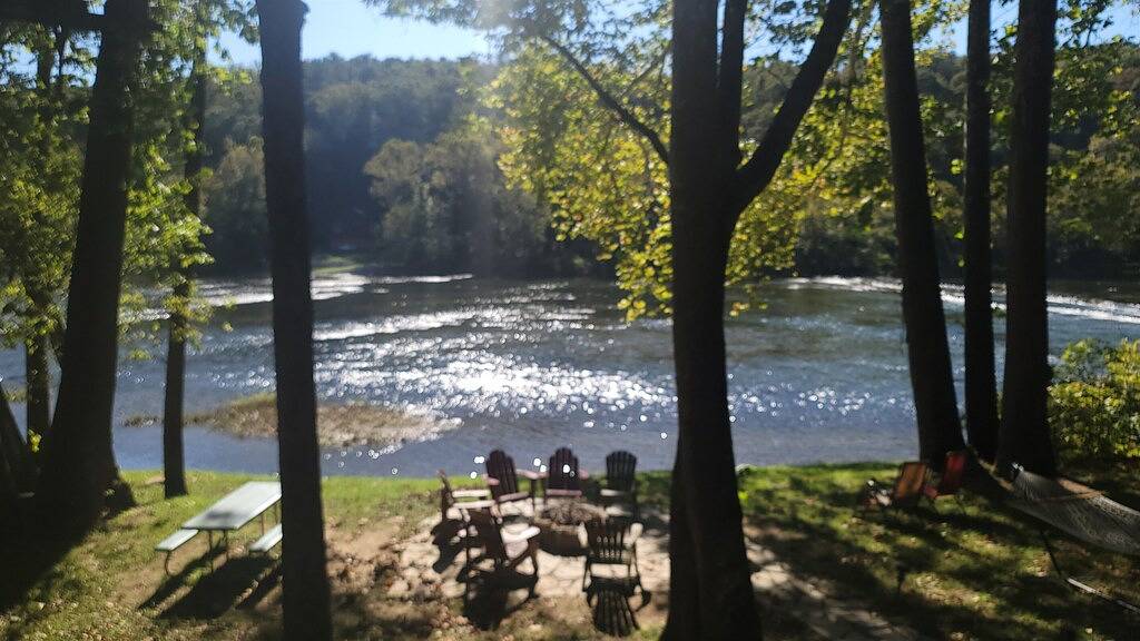 Shenandoah Shores Waterfront Log Cabin in Page County