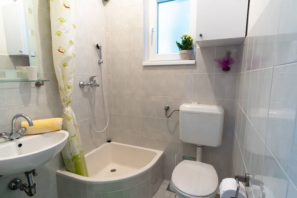 Ganze Wohnung, 3-Zimmer-Ferienwohnung mit Terrasse und Meerblick Klis, Split in Klis, Split-Dalmatien