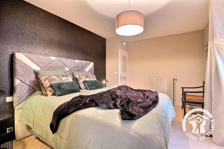 Chambre d’hôte pour 5 personnes, avec terrasse et piscine ainsi que jardin et vue à Saint-Jouan-des-Guérets - 2
