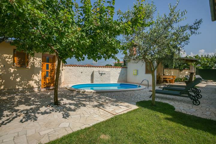 Villa für 12 Personen, mit Terrasse und Pool