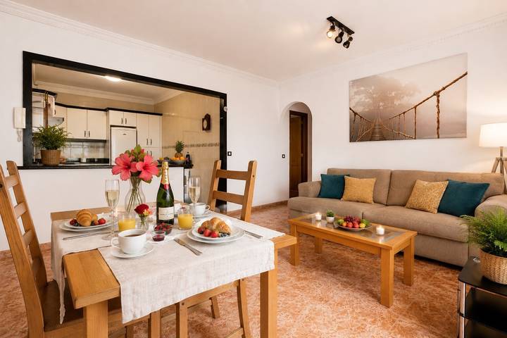 Entire apartment, 'Bonito' Vacation with Sea View, Private Terrace and Wi-Fi in El Burgado, Puerto de la Cruz