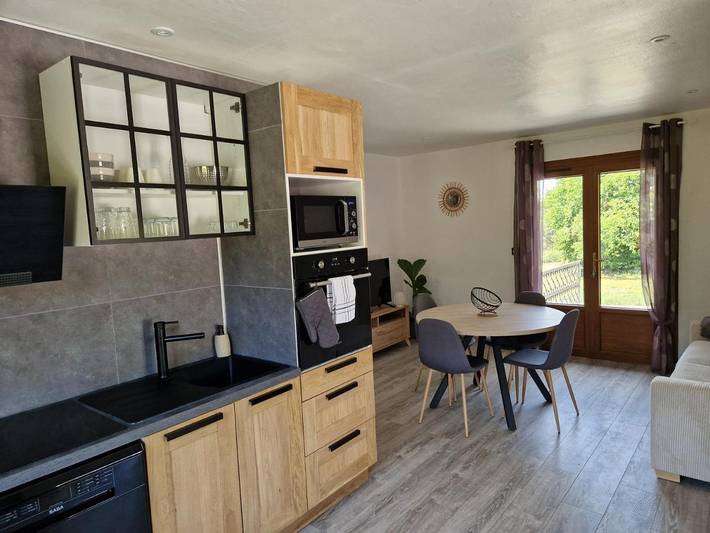Gîte pour 4 personnes, avec vue ainsi que vue sur le lac et jardin dans Lac de la Triouzoune - 4