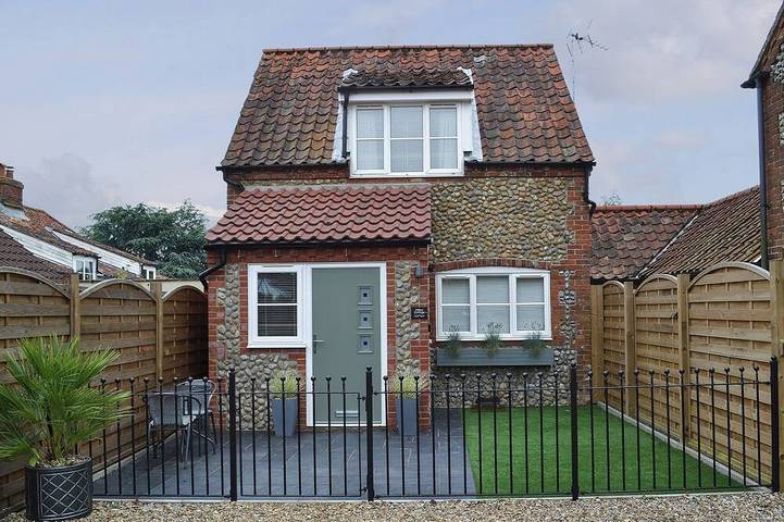 Cottage for 2 people, with garden, with pets in Norfolk