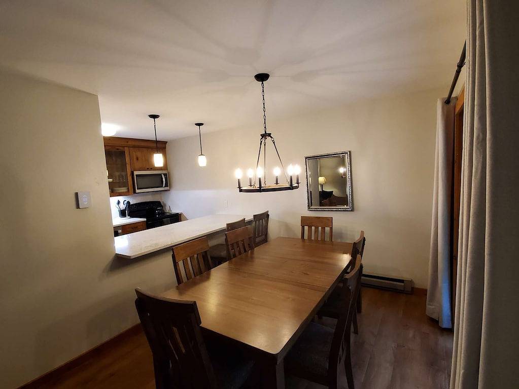 Ganze Wohnung, Luxe Trailside! Bike + Ski On/Off. Closest unit to hot tub, lift, hotel & trail! in Killington, Rutland County