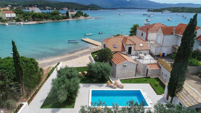 Ferienhaus für 8 Personen, mit Terrasse und Garten sowie Pool