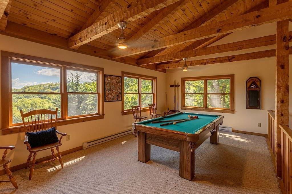 7th Heaven - Rustic cabin with hot tub, pool table, close to Hawksnest! in Blue Ridge Parkway, Seven Devils
