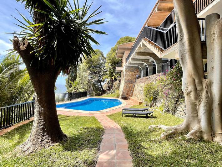 Maison de vacances pour 16 personnes, avec piscine ainsi que jardin et terrasse, adapté aux familles à Salobreña