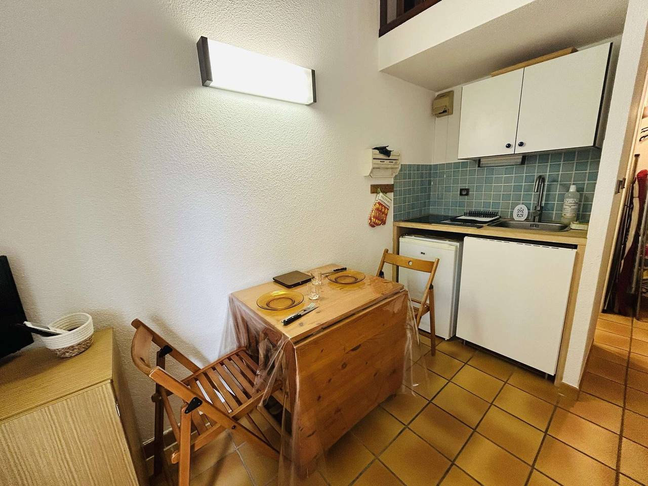 Studio Cabine avec Terrasse, Piscine et Parking Privé, 4 Couchages à Narbonne Plage in Narbonne Plage, Narbonne