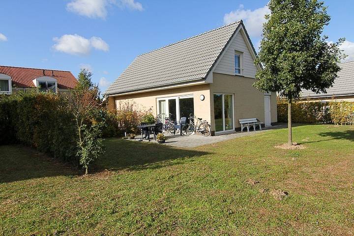 Vakantiehuis voor 6 personen, with Balkon/Terras and Terras as well as Tuin in Heel
