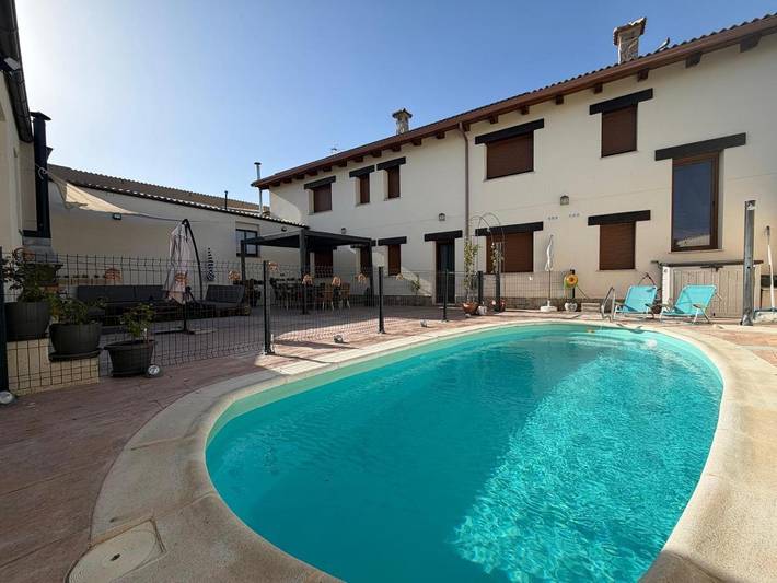 Casa de vacaciones para 10 personas, con jardín además de piscina y vistas en Comarca de Ávila