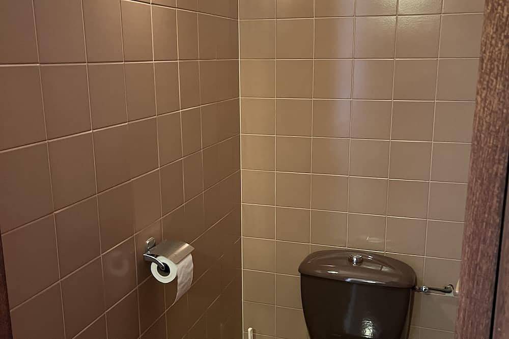 Appartamento intero, Apartment F3 air-conditioned 3mn walk from the beach large garden property digicode in Tiuccia, Casaglione