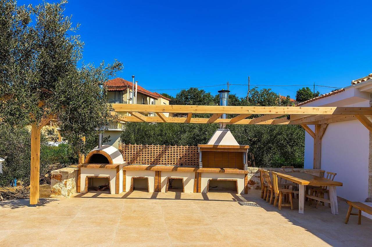Villa Nevas Private Stone House with Pool and Seaview Parga in Loutsa, Preveza regional unit