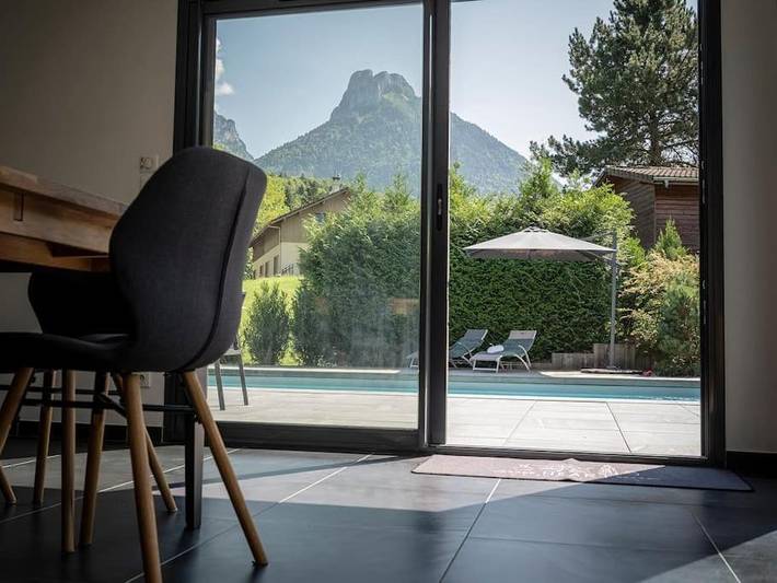 Location de vacances pour 9 personnes, avec piscine ainsi que terrasse et jardin à Alex (Annecy) - 2
