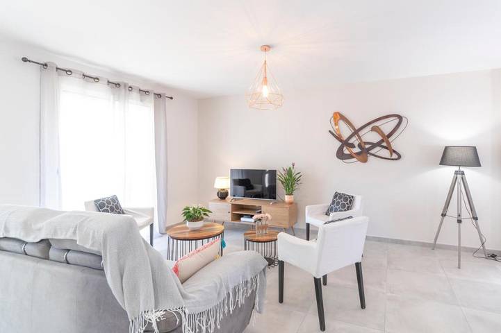 Location de vacances pour 6 personnes, avec terrasse à Saint-Étienne-de-Tulmont - 2