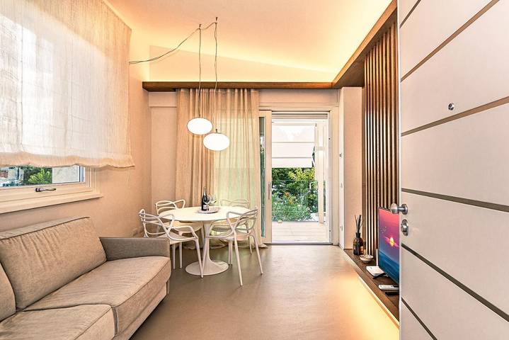 Ferienwohnung für 3 Personen, mit Balkon und Ausblick in Marina di Pietrasanta