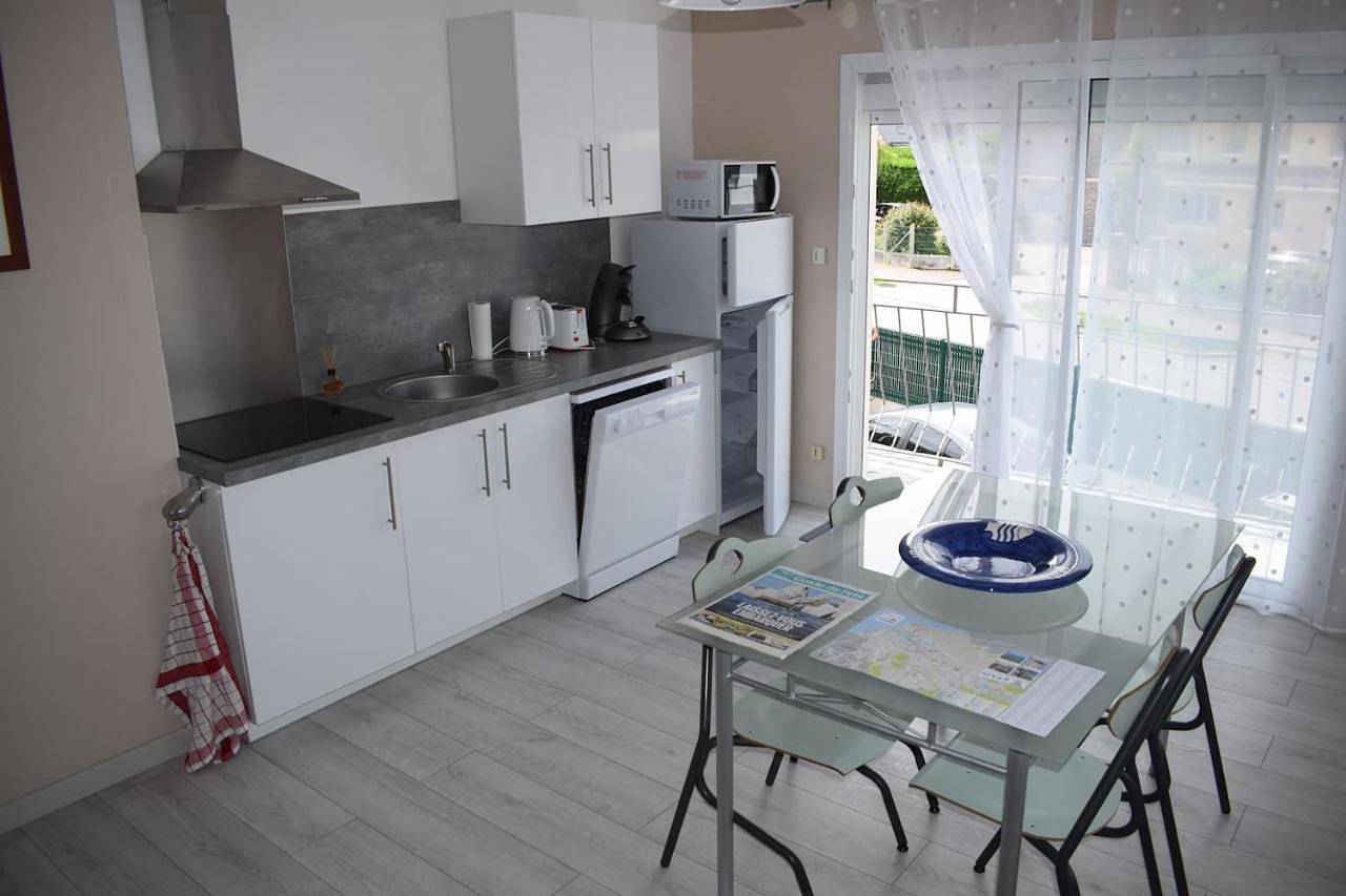 Appartement entier, Two-Bedroom Apartment in Saint-Léonard, Région du Havre