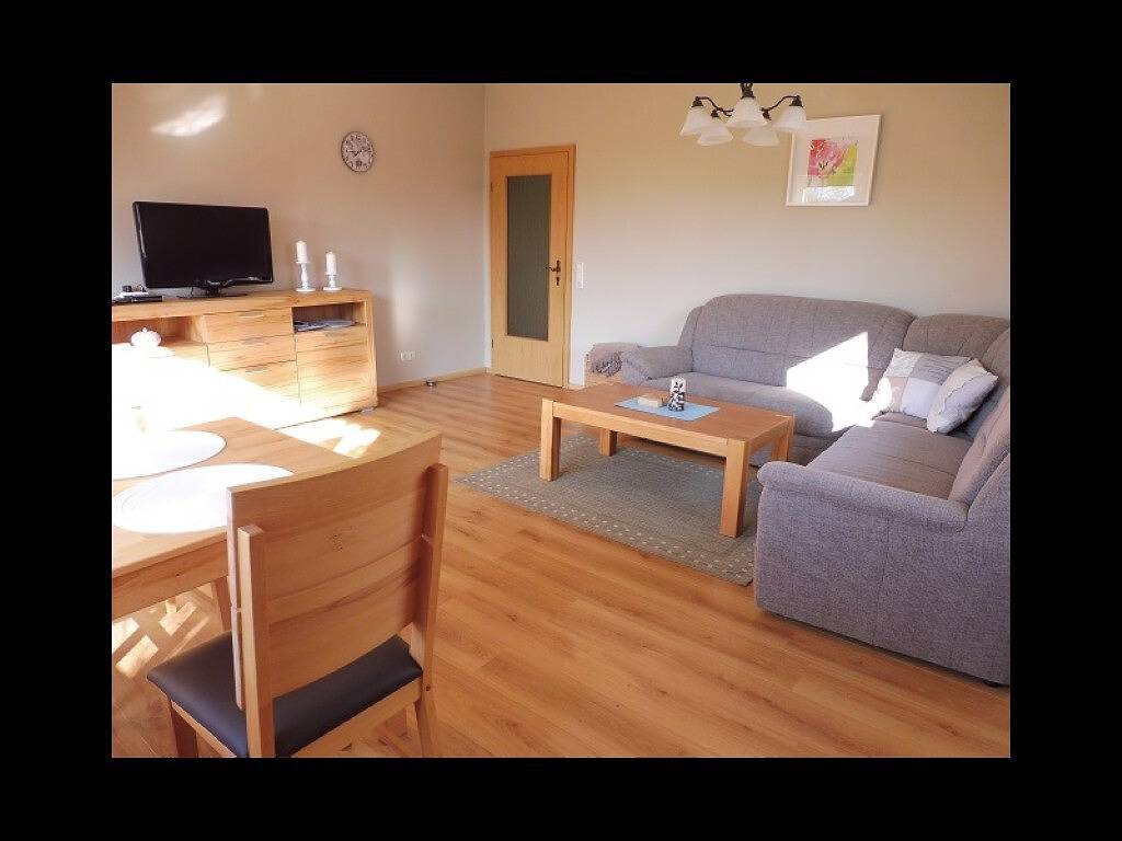 Ganze Wohnung, Ferienwohnung Lüke" mit privater Terrasse, Gemeinschaftsgarten und Wi-Fi in Wesselburener Deichhausen, Nordseeküste