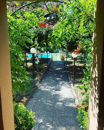 Hôtel pour 3 personnes, avec vue et jardin ainsi que piscine et bassin pour enfant à Fabriano
