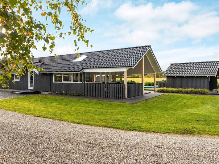 Ferieudlejning for 8 personer, med jacuzzi og terrasse, børnevenlig i Vejen