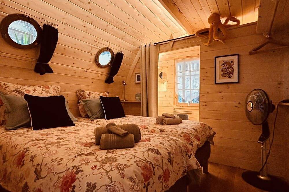 Artistic Cottage with Air Conditioning and Terrace in Savonnières in Savonnières, Tours region