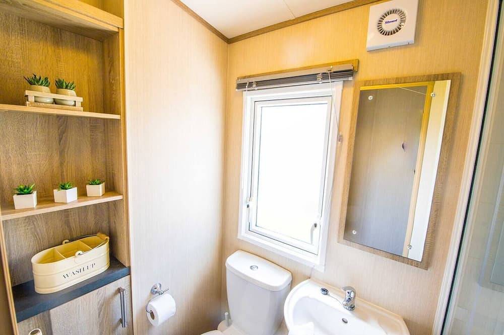 River Lodge Platinum Plus Holiday Home with Views, Decking, Wifi and Netflix in Camber, Sussex Oriental