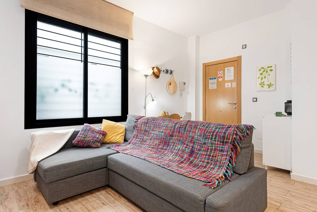 Entire apartment, Apartment 'Suite Jinetes' with Shared Pool, Wi-Fi and Air Conditioning in Málaga Central District, Malaga