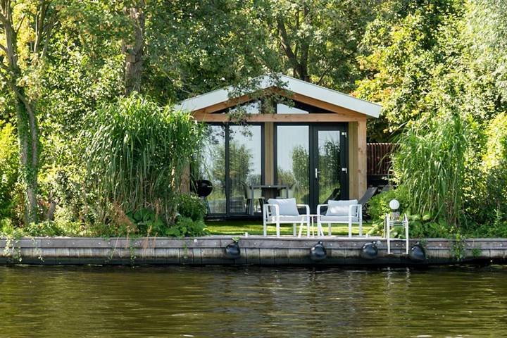 Vakantiehuis voor 2 personen, with Whirlpool and Terras as well as Tuin and Uitzicht in Alphen aan den Rijn