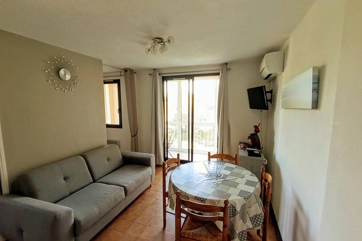 Gîte pour 4 personnes, avec piscine et balcon, adapté aux familles dans La Coudoulière - 2