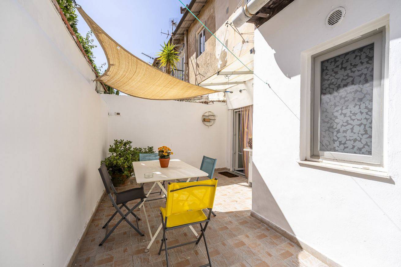Entire apartment, Guesthost - Lovely & Central Studio with Terrace in Livorno, Etruscan Coast