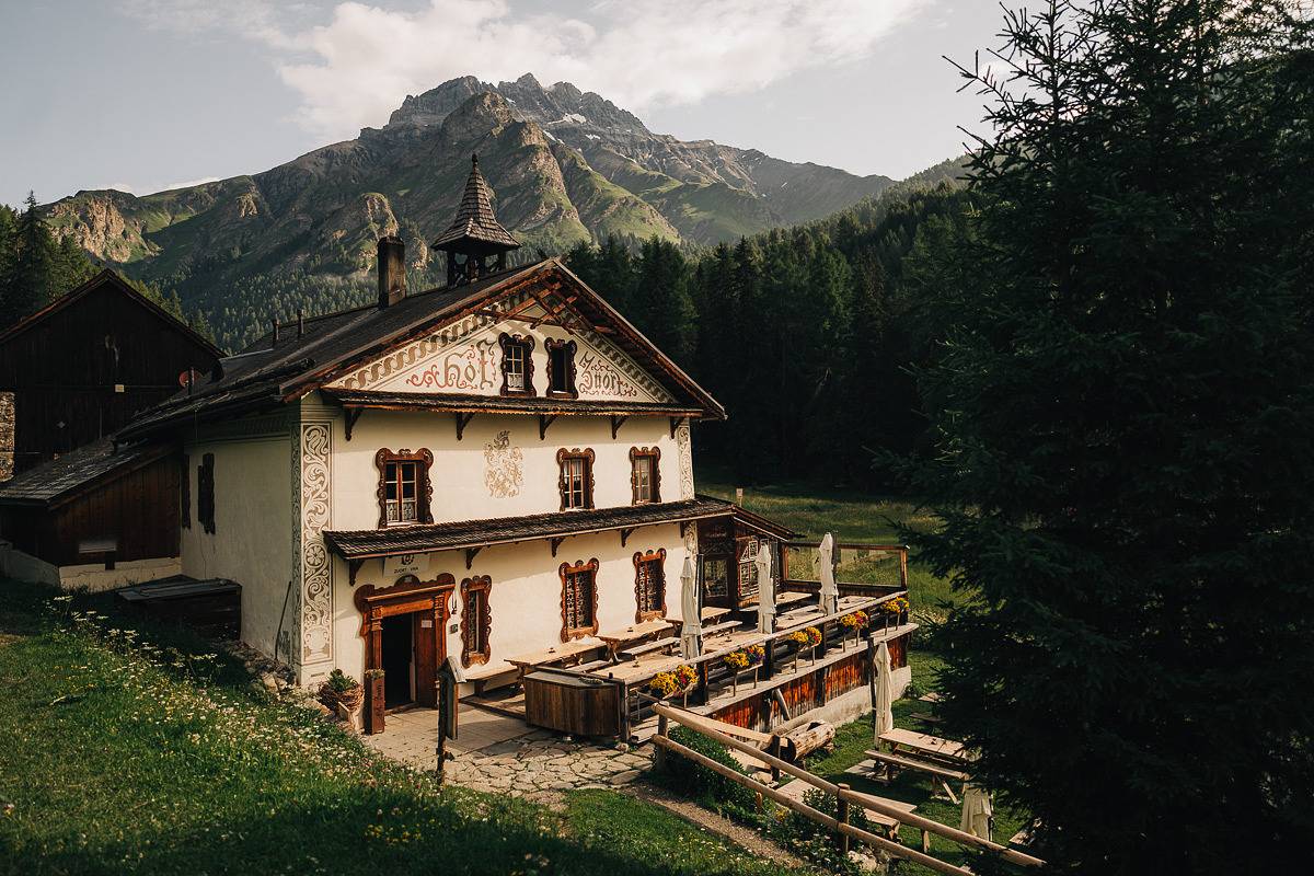 Hof Zuort - Einzelzimmer Chalet mit Etagendusche in Sent, Unterengadin