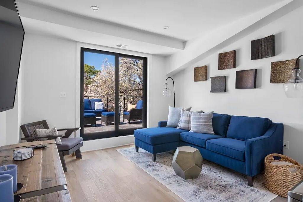 Ganze Wohnung, 1/2 Block from King Street, 5★ Location ~ ♛King Bed ~ Free Parking in Alexandria (VA), Alexandria City