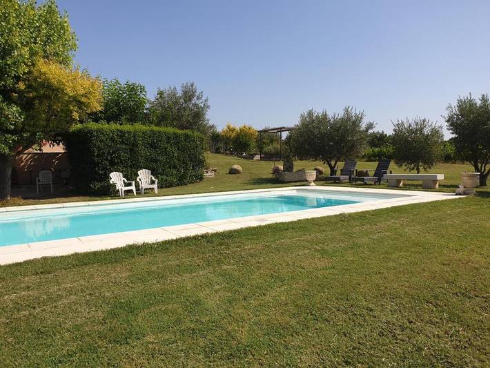 Location de vacances pour 4 personnes, avec piscine ainsi que jardin et vue à Buisson - 3