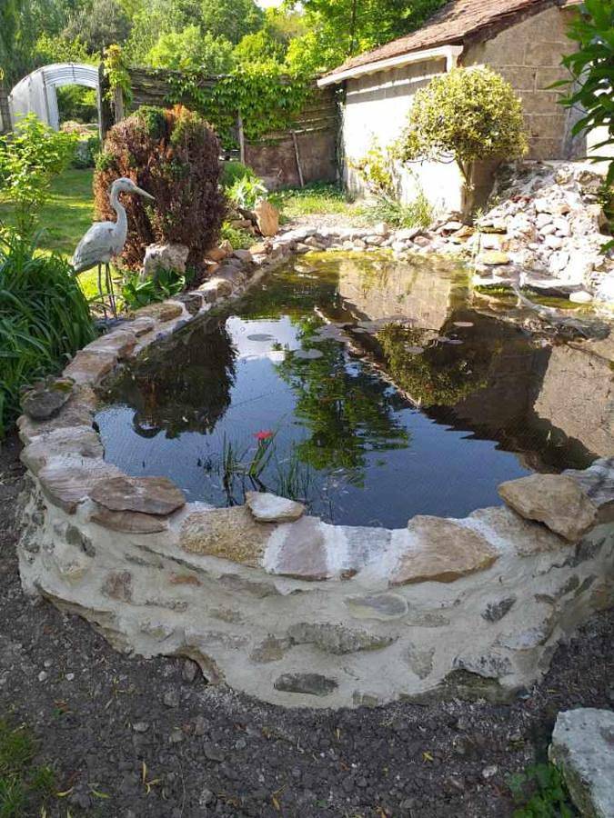 Location de vacances pour 2 personnes, avec Terrasse ainsi que Jardin et Vue à Descartes - 4