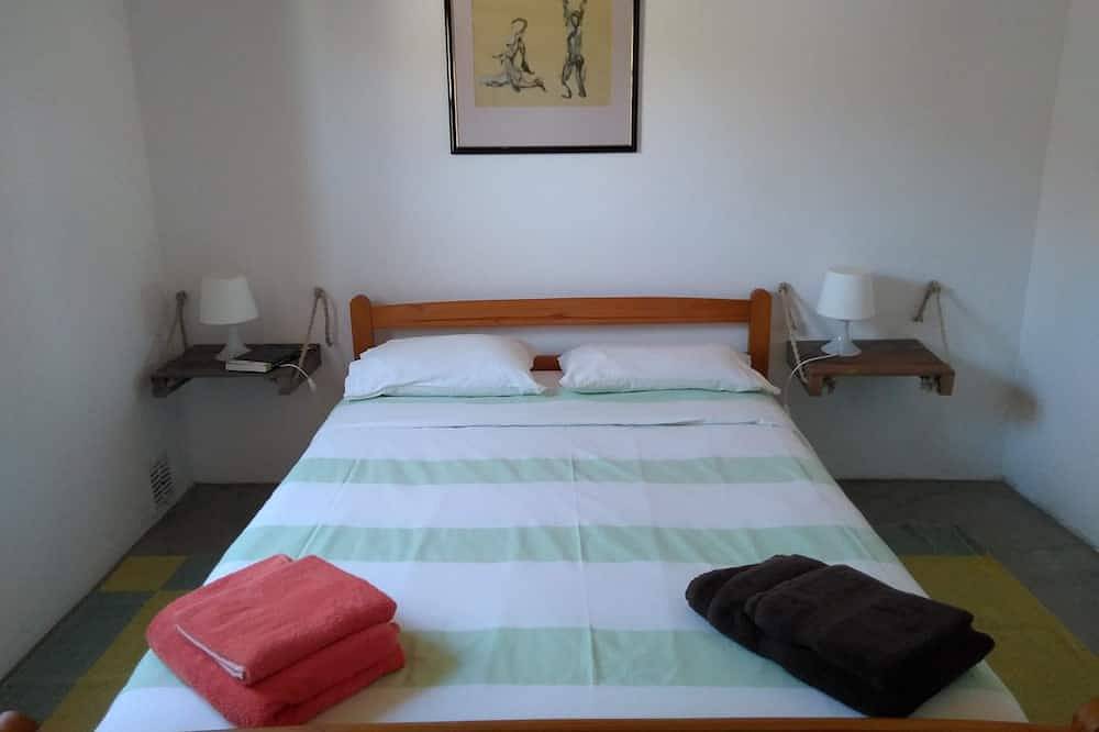 Haus im Dorf ,2016 total renoviert,6 Personen (5min Fahrzeit zum Strand) in Raposeira, Vila do Bispo