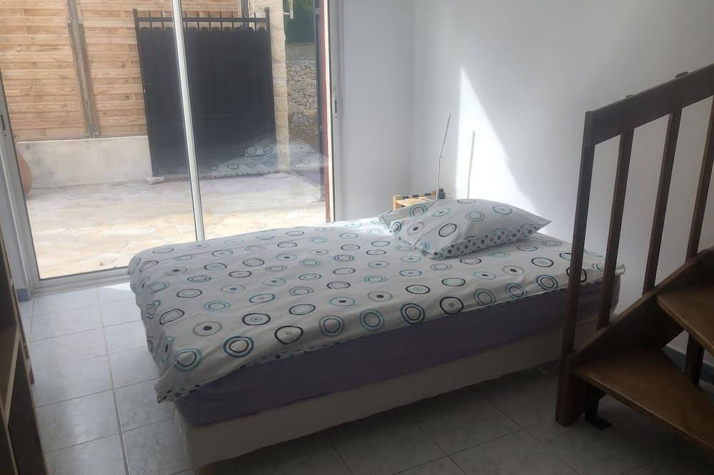 Au Centre de la Côte Dazur Villa Familiale Avec Piscine au Calme in Gattières, Cannes region