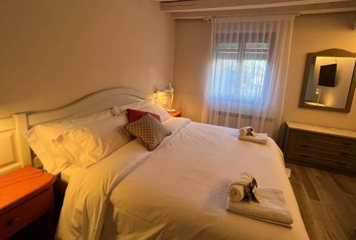 Gîte pour 2 personnes, avec terrasse et vue, animaux acceptés à La Pobla de Lillet - 3