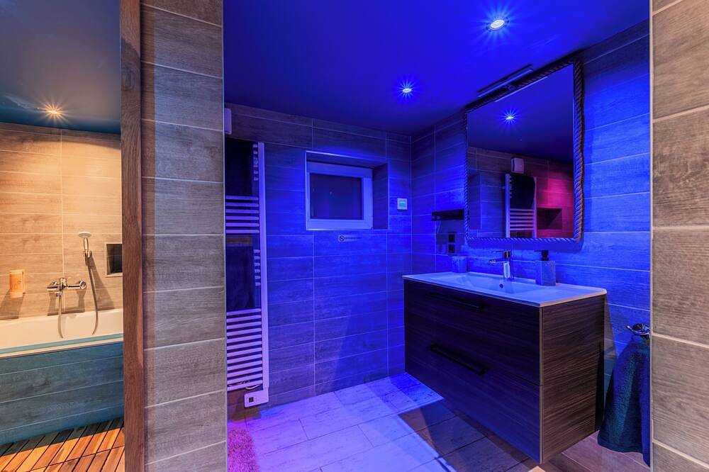 ⚜️ Romantic Spa Retreat with Jacuzzi & Sauna | Near Strasbourg - Wellness Luxury in Herrlisheim, Alsacia del Norte