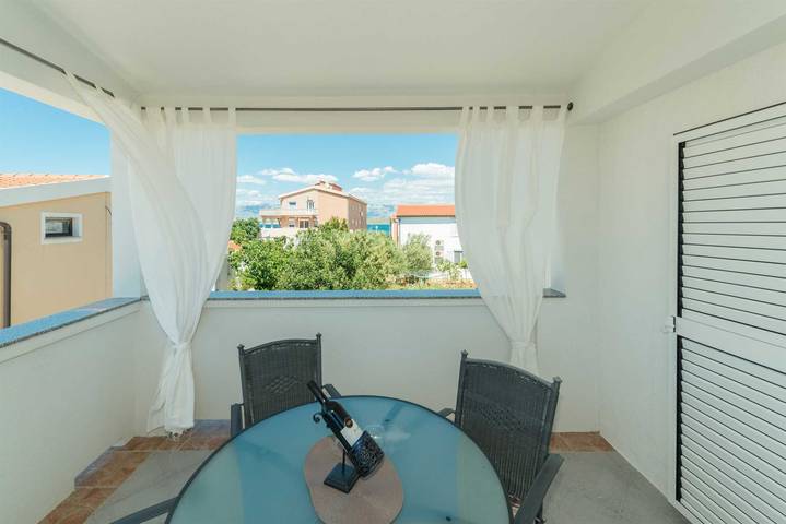 Studio für 3 Personen, mit Balkon/Terrasse und Balkon auf Vir - 3