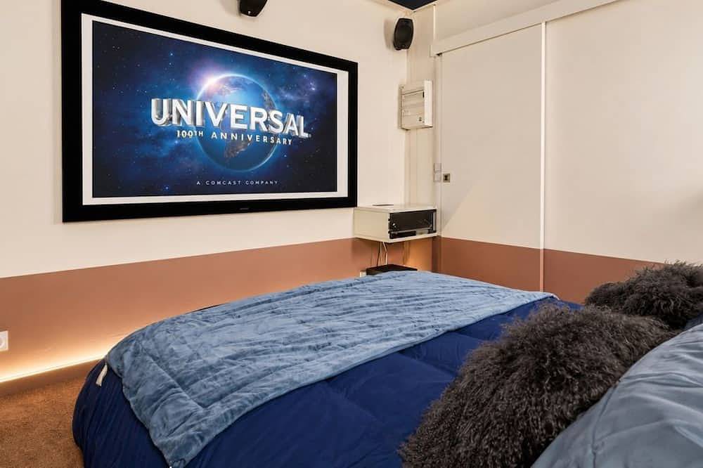 Apartamento entero, Private Movie Theater & Sauna: A Unique Suite for Two, Near Lille in Armentières, Lille region