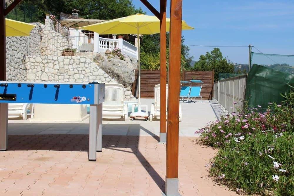 \"Rocabel\" mit Blick auf das Wasser in Gattières, Cannes region