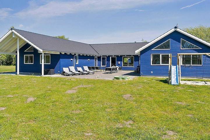 Ferienhaus für 20 Personen, mit Sauna und Whirlpool sowie Terrasse und Pool, mit Haustier in Marielyst